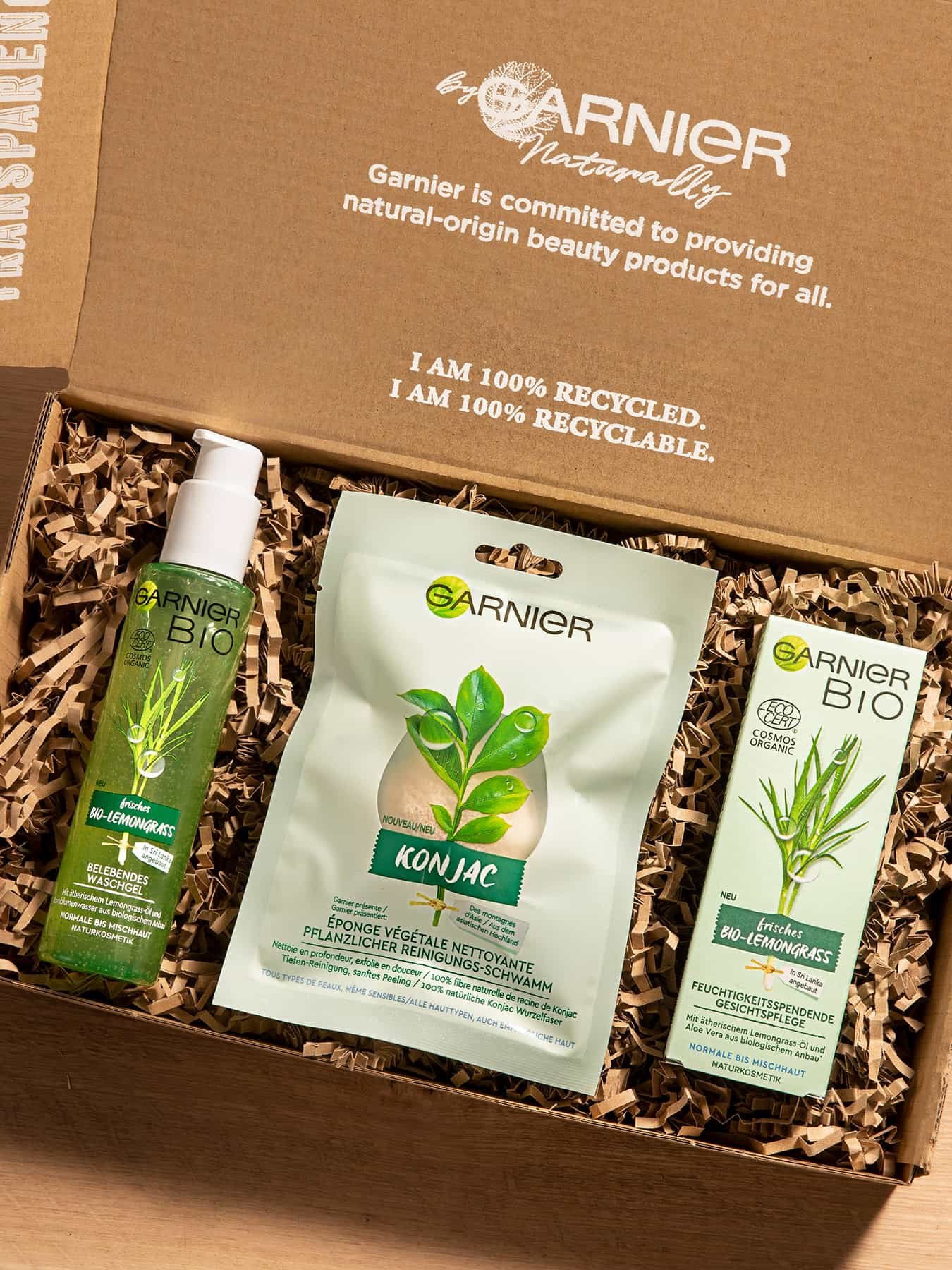 Garnier Bio Produkte in einem mit Pappschnipseln gefüllten Karton